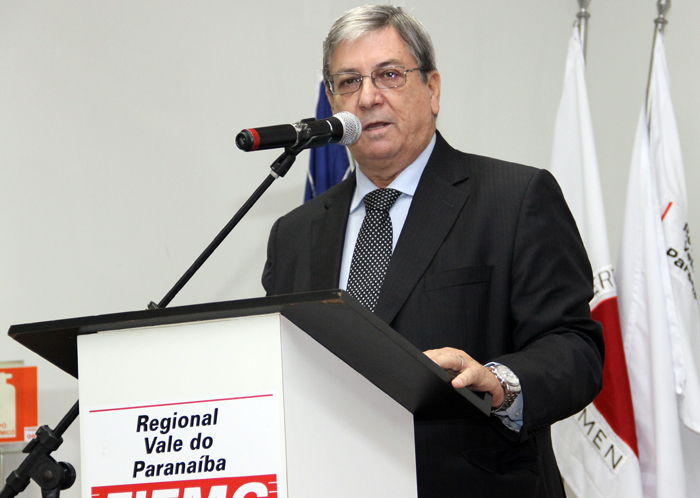 O prefeito de Pirajuba, Rui Ramos representou o Presidente da AMM
